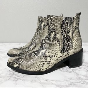 NWOB Blondo Snakeskin Leather Waterproof Chelsea Booties ELVINA Women’s Size 8.5
